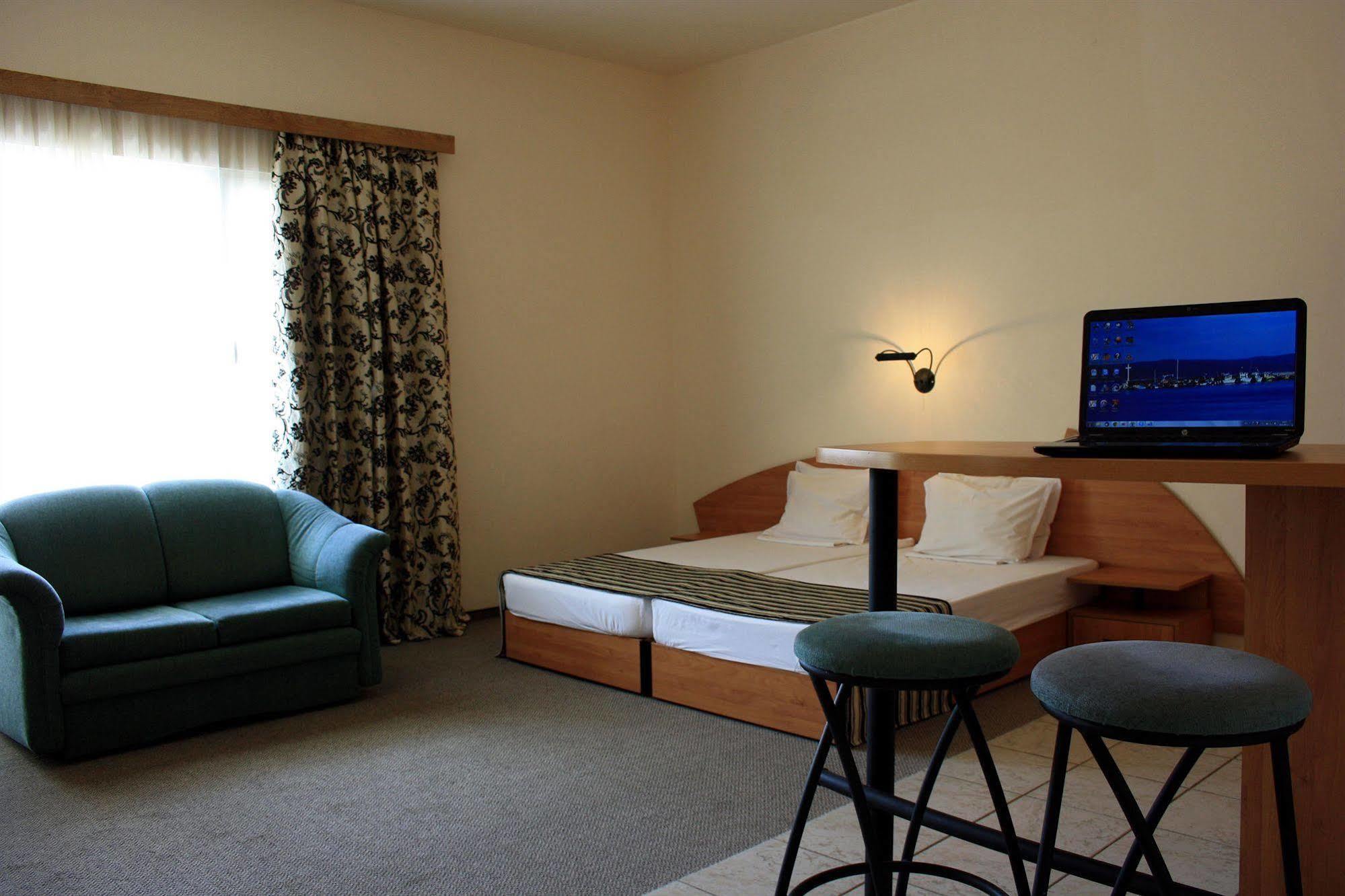 Lotus Family - Free Parking Otel