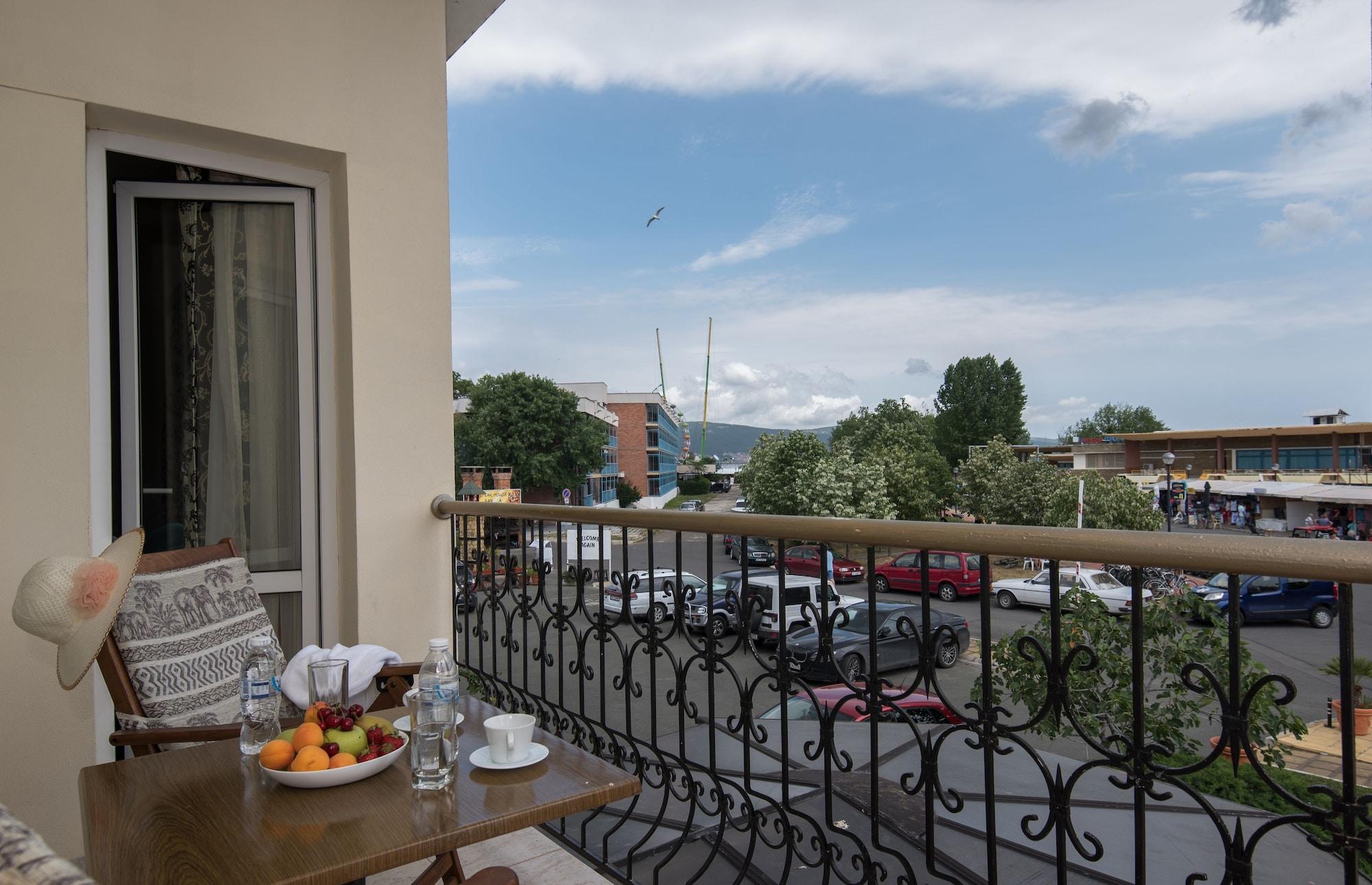 Hotel Lotus Family - Free Parking Sunny Beach